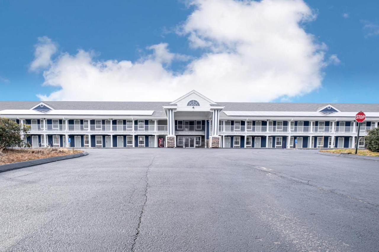 Hilltop Inn & Suites, Near Foxwoods Casino North Stonington Exterior foto